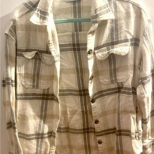 Size small Boyfriend Fit Flannel from Hollister California. Beige and grey.